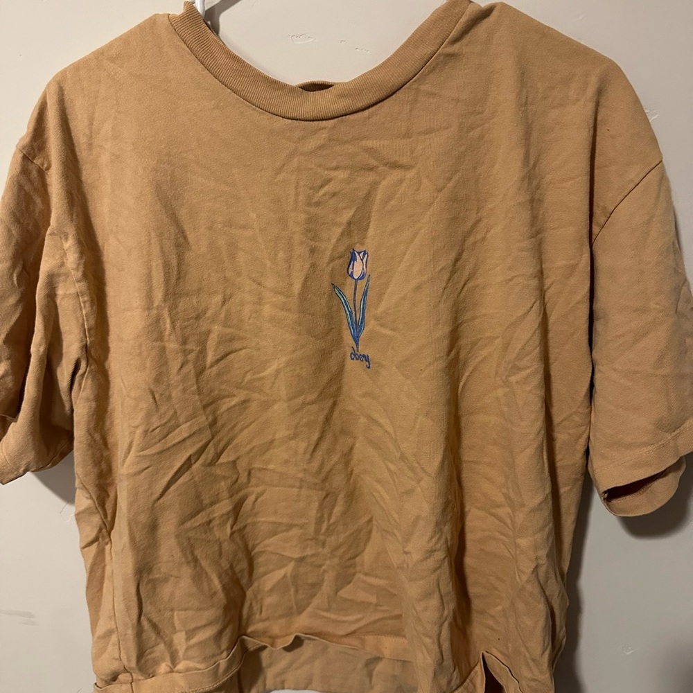 Cropped Obey Shirt